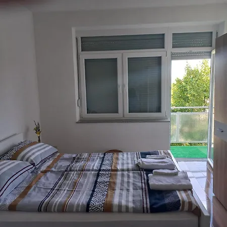 Apartman Zana *